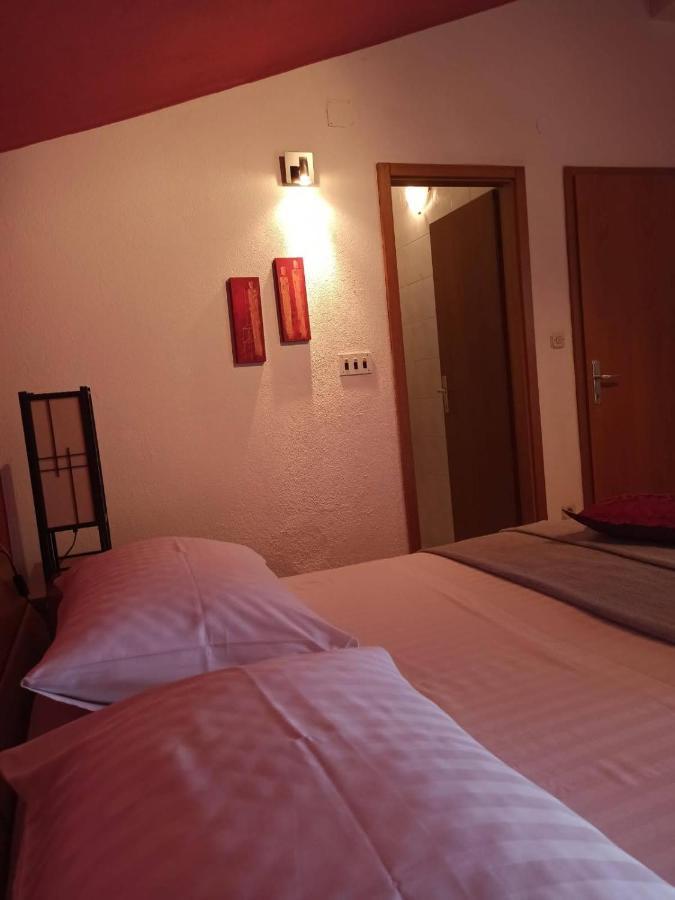 Guest House Mijo Sokol Brela Exterior foto
